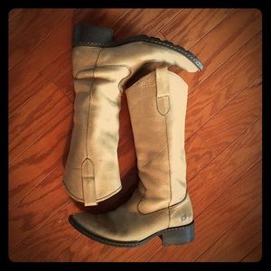 Born leather cowboy boots, Rubber sole